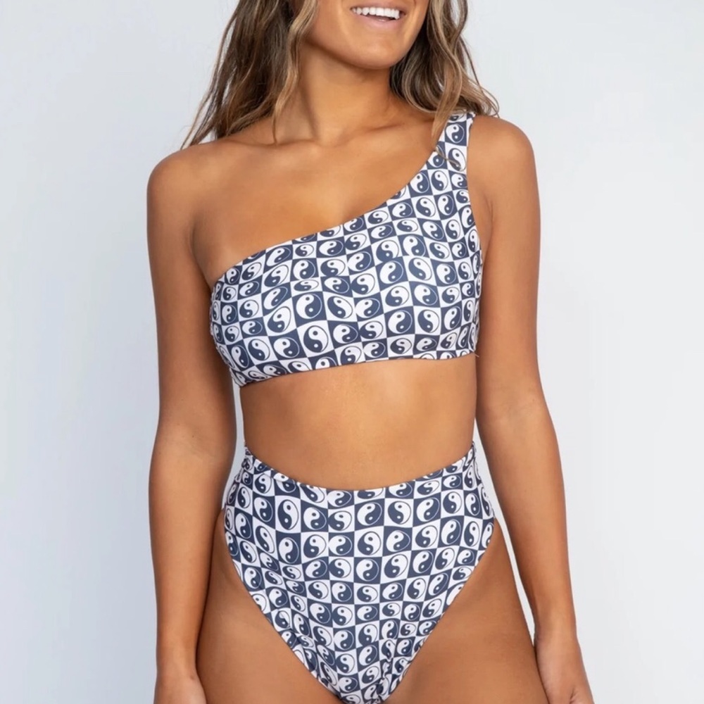 Skatie Ellis Barbados one shoulder Top Yin Yang